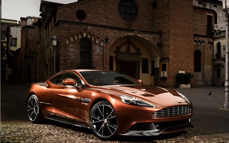Aston Martin Vanquish 1