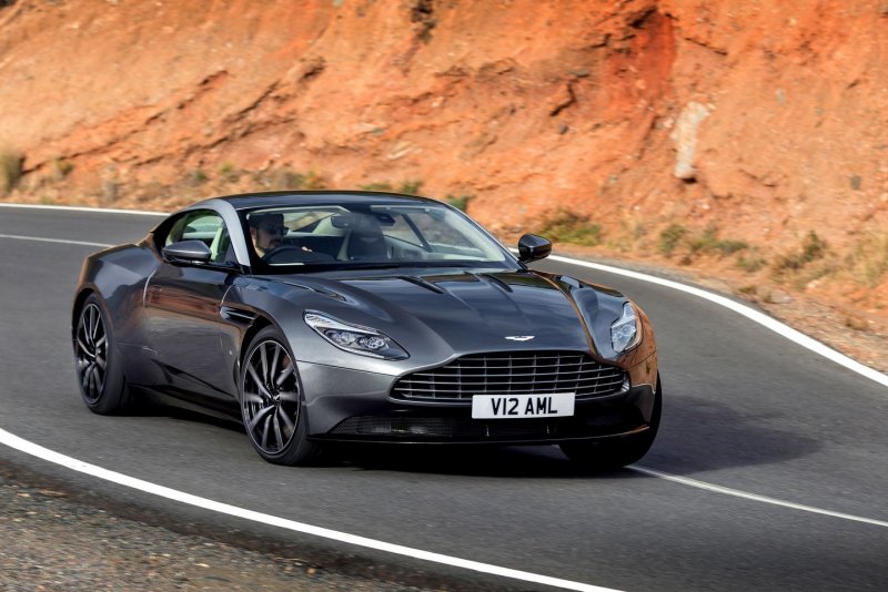 Астон Мартин db11