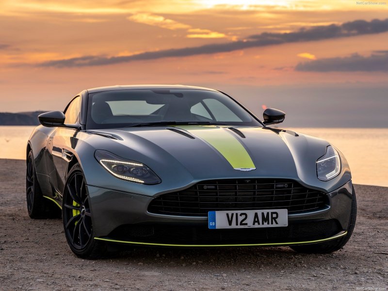 Астон Мартин db11