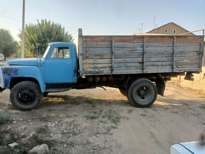 Грузовик ГАЗ 53 бортовой