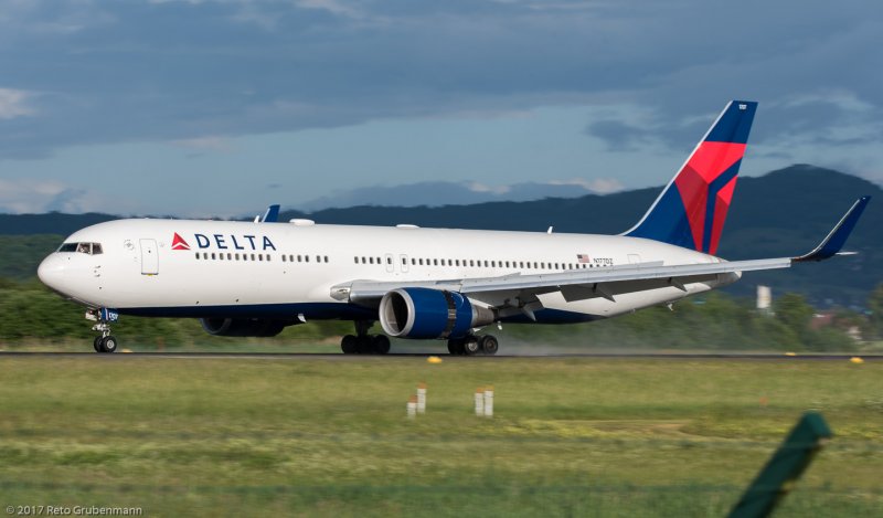 B763 самолет Азур