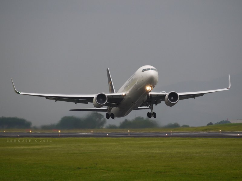 Boeing 767 lines