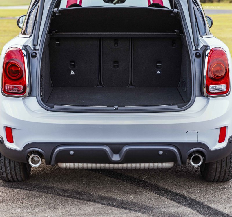 Mini Купер Кантримен 2020 багажник