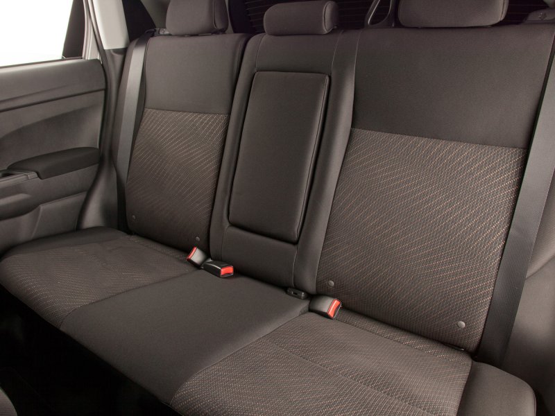 Mitsubishi Outlander 2014 салон сзади