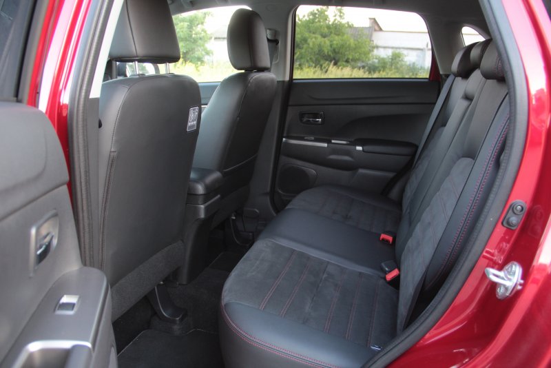 Mitsubishi ASX 2013 задний ряд сидений