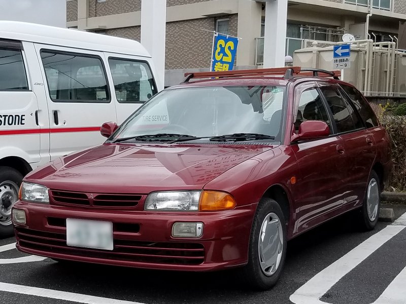 Mitsubishi libero седан