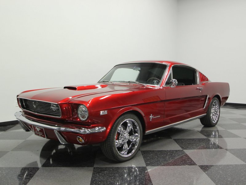 Модель Ford Mustang Fastback 1:18