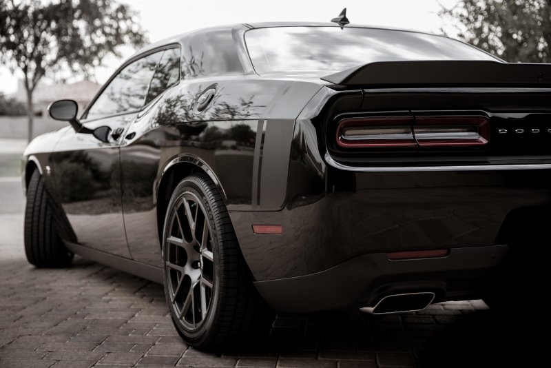 Dodge Challenger черный