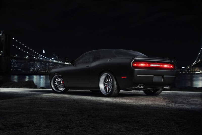 Dodge Challenger черный