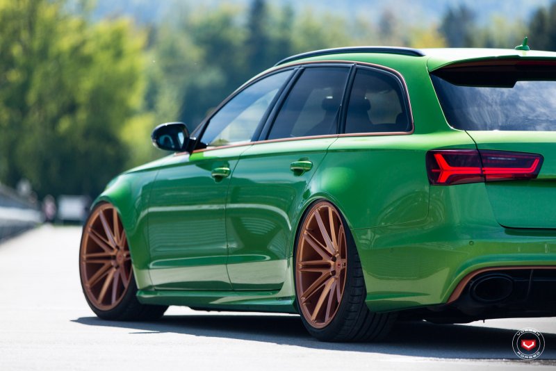 Audi rs6 avant зелёная