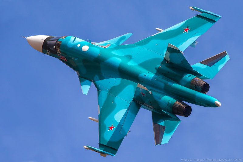 Военный самолет Су 34