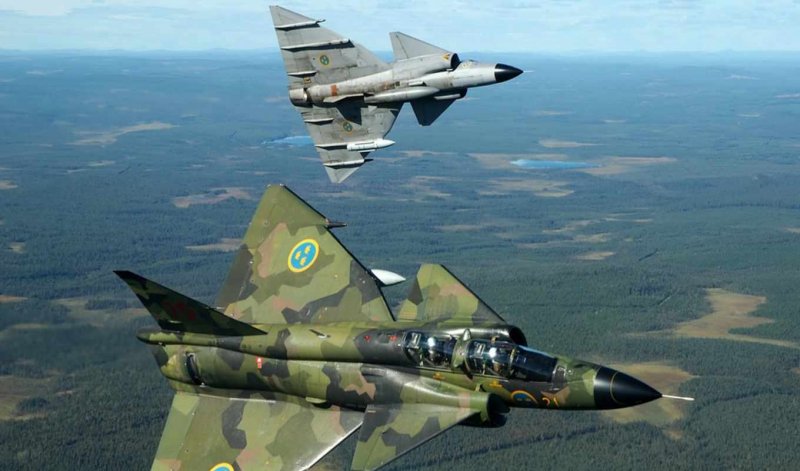 Самолет военный
