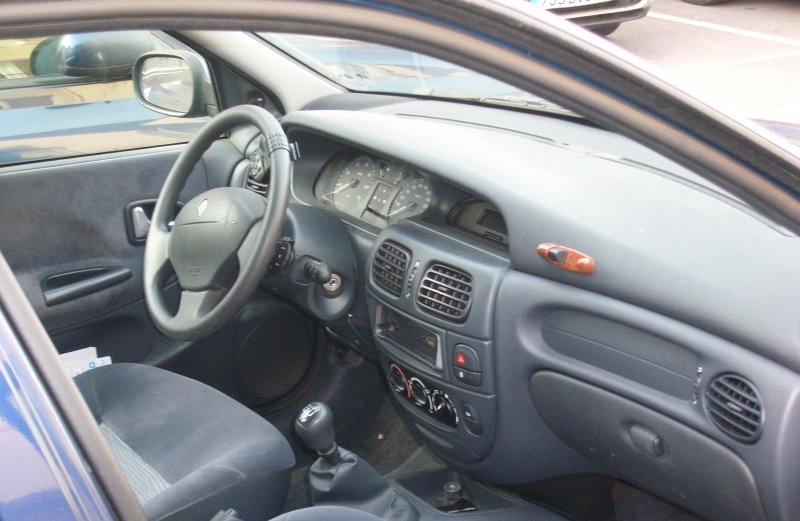 Меган 1 2003 салон