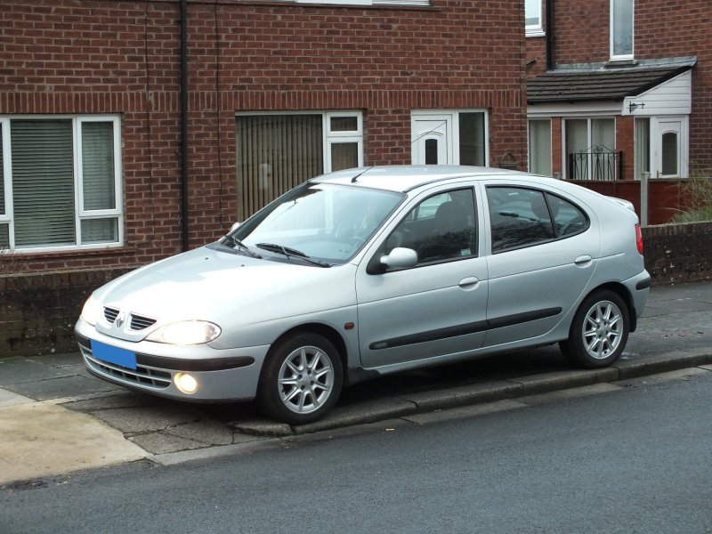 Renault Megane 1.4 МТ, 2002,