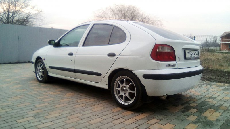 Рено Меган 2001 год 1.4 16v