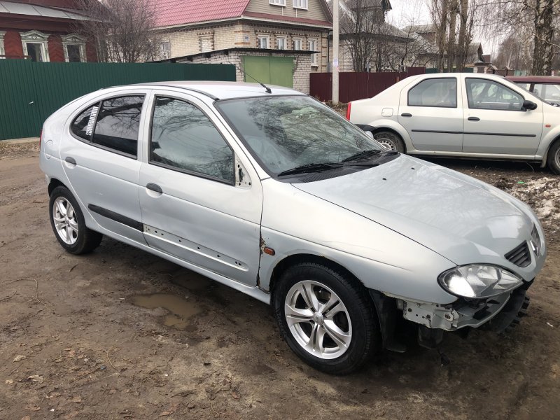 Рено Меган хэтчбек 2000
