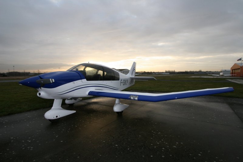 Самолет Dr-400