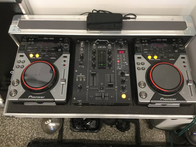 Pioneer CDJ 400