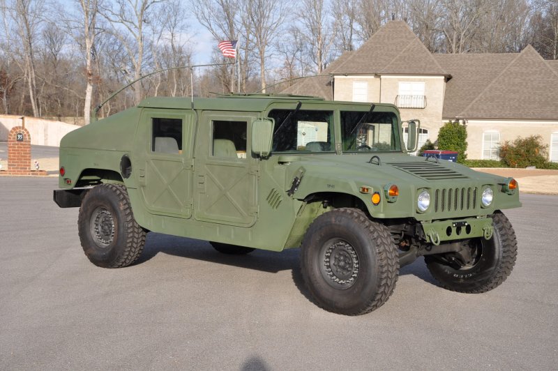 Hammer военный HMMWV