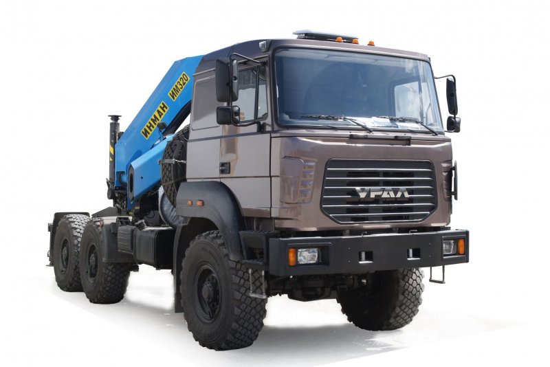 Бескапотный Урал 6х6
