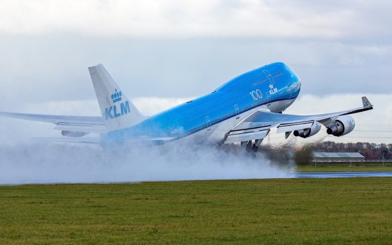 Пассажирский Боинг 747