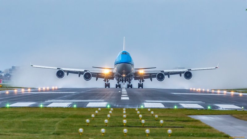 Самолет 747 аэропорт