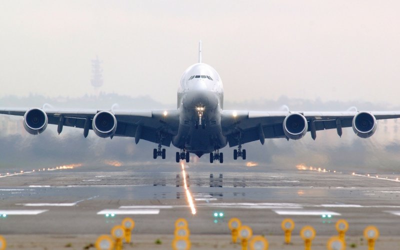 Airbus a380 спереди