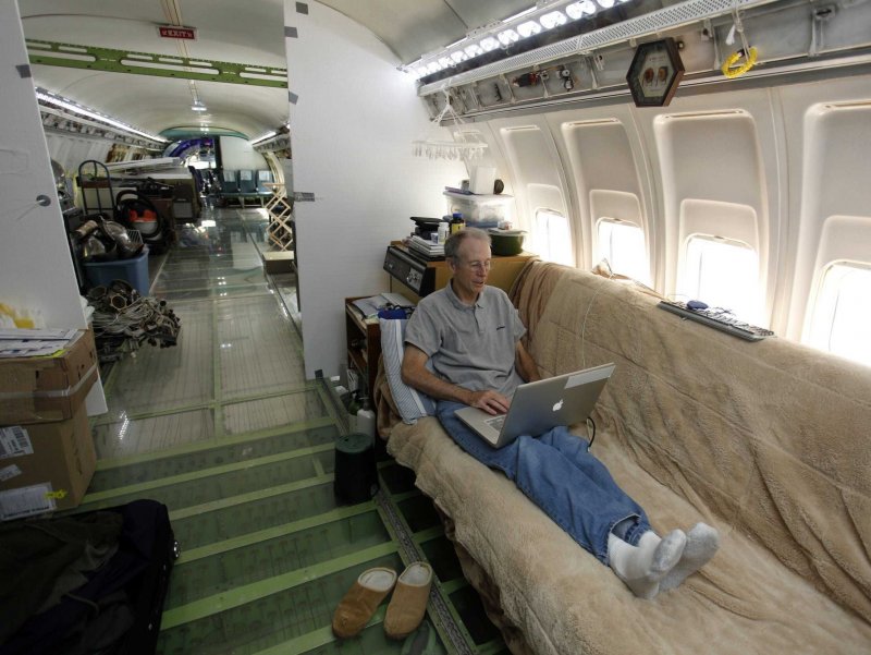 Брюс Кэмпбелл Boeing-727