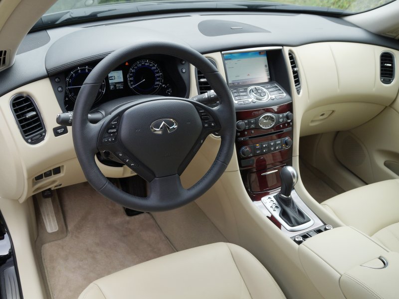 Инфинити qx50 светлый салон