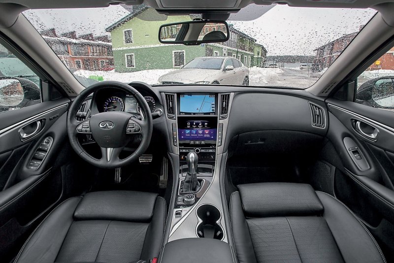 G25 Infiniti внутри