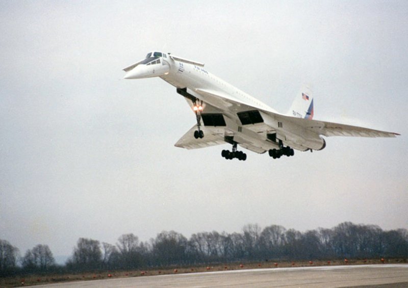 Сверхзвуковой пассажирский самолет ту-144
