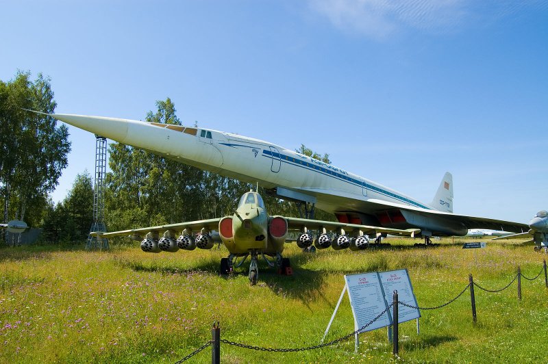 Ту 144