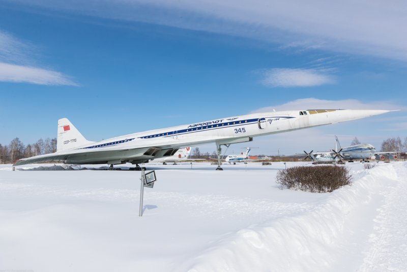 Переднее крыло ту 144