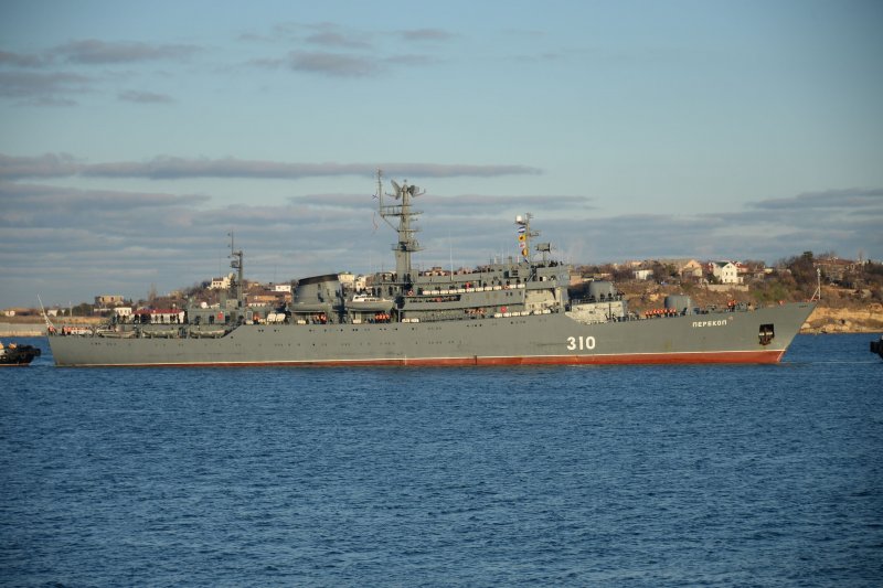 Военный корабль Перекоп 310 в Питере