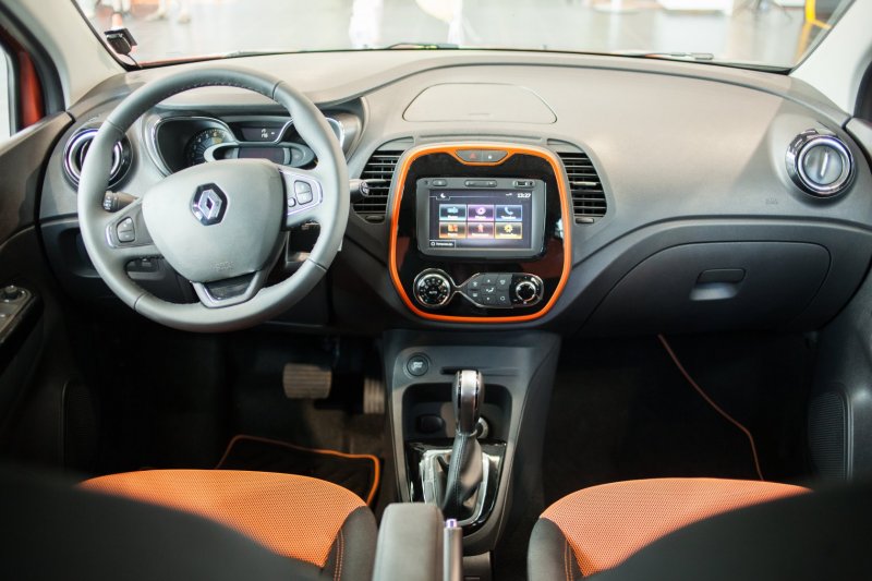 Renault Captur каршеринг салон
