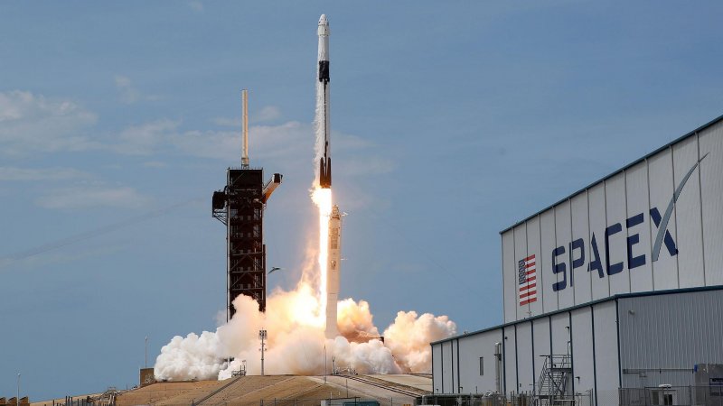 Ракета Элона маска Falcon 9