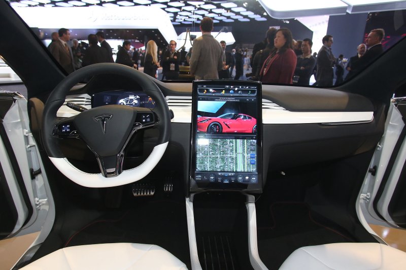 Тесла кроссовер model x салон
