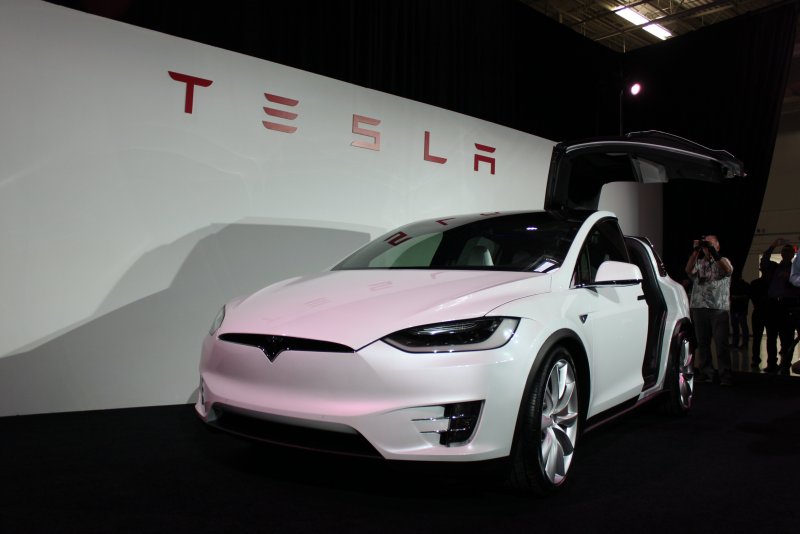 Машина Tesla model x