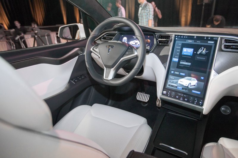 Тесла кроссовер model x салон