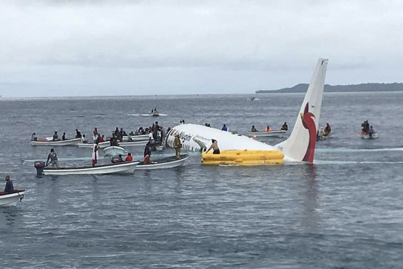 Самолет который приземляется на воду