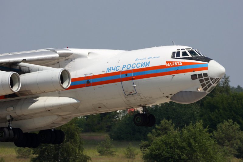 Самолет МЧС ил 76