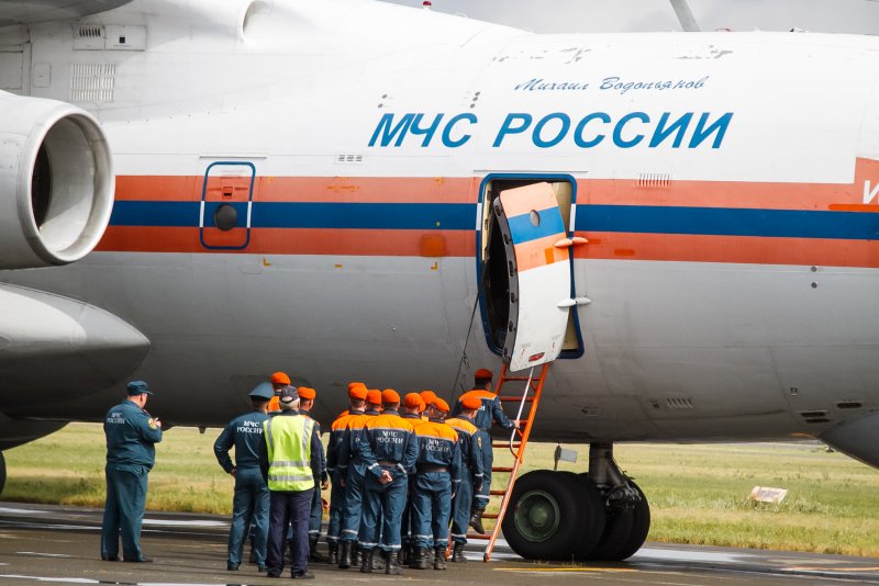 Самолет МЧС ил 76