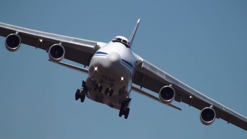 АН-124 на взлете