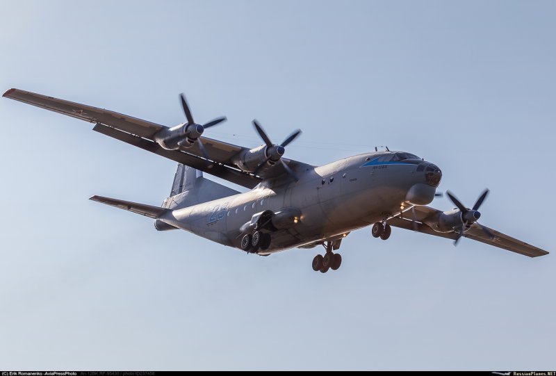 Турбовинтовой самолет АН-12