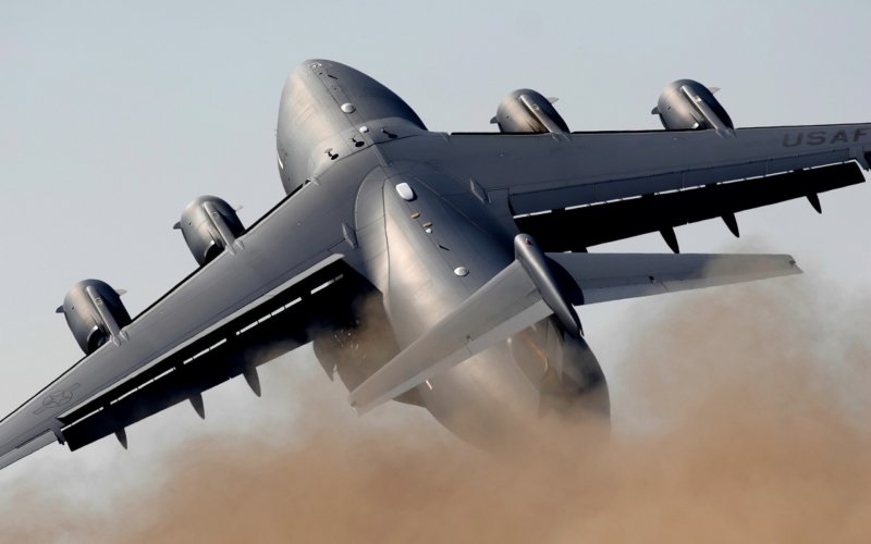 C-17a и истребитель