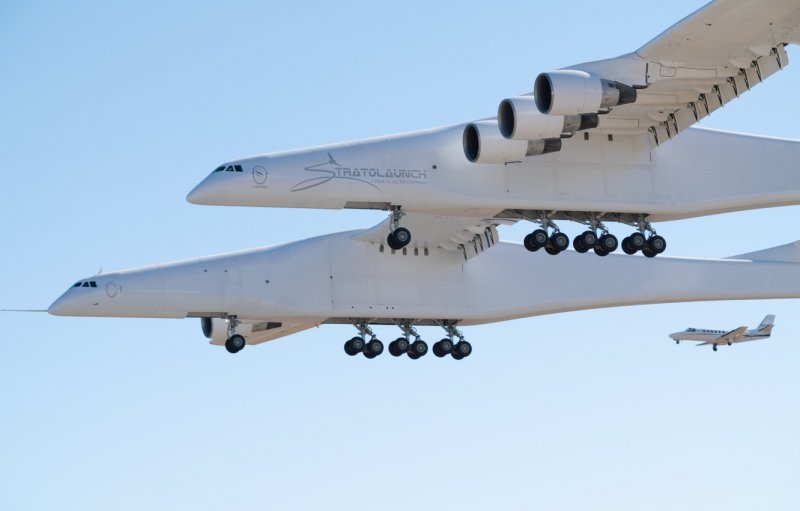 Самолет Stratolaunch model 351