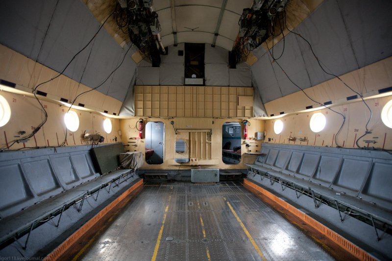 АН-22 Антей грузовая кабина