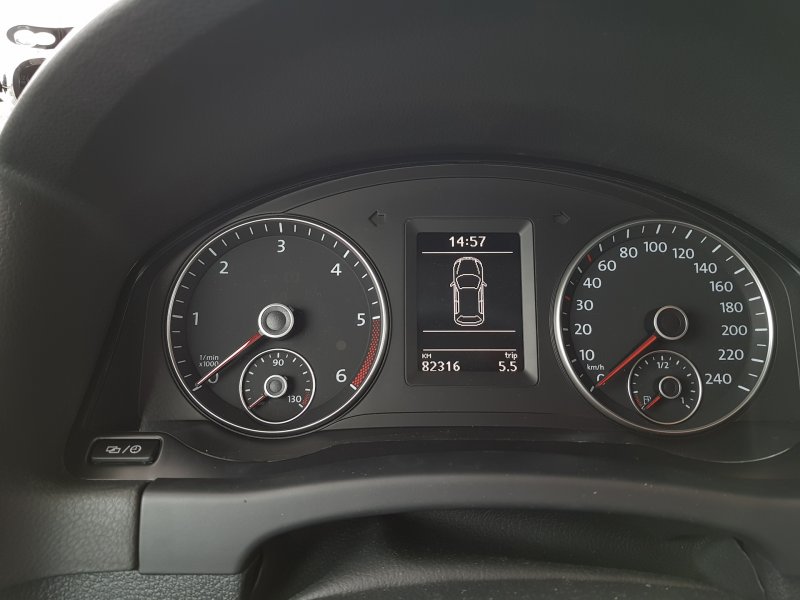 VW Tiguan 2012 приборная панель