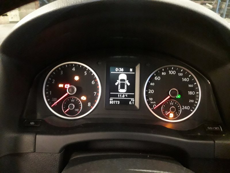 VW Tiguan 2012 приборная панель