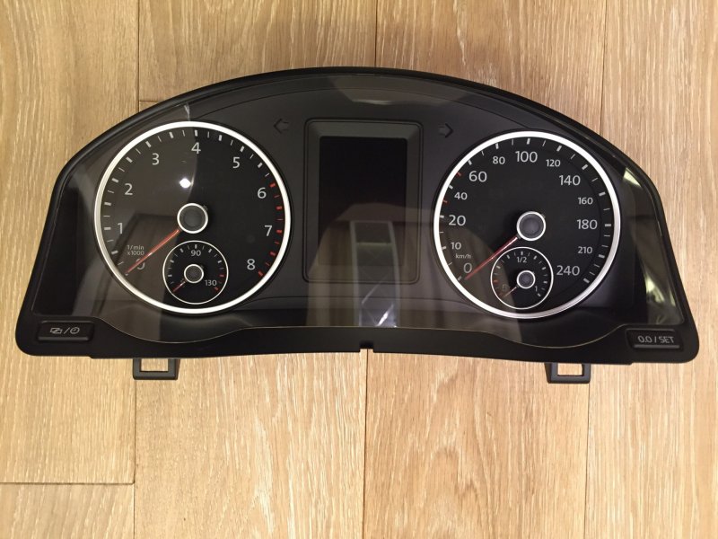 VW Tiguan панель